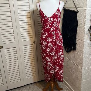 Z2005 NWT S red and white floral dress with adjustable straps—flowy breezy style